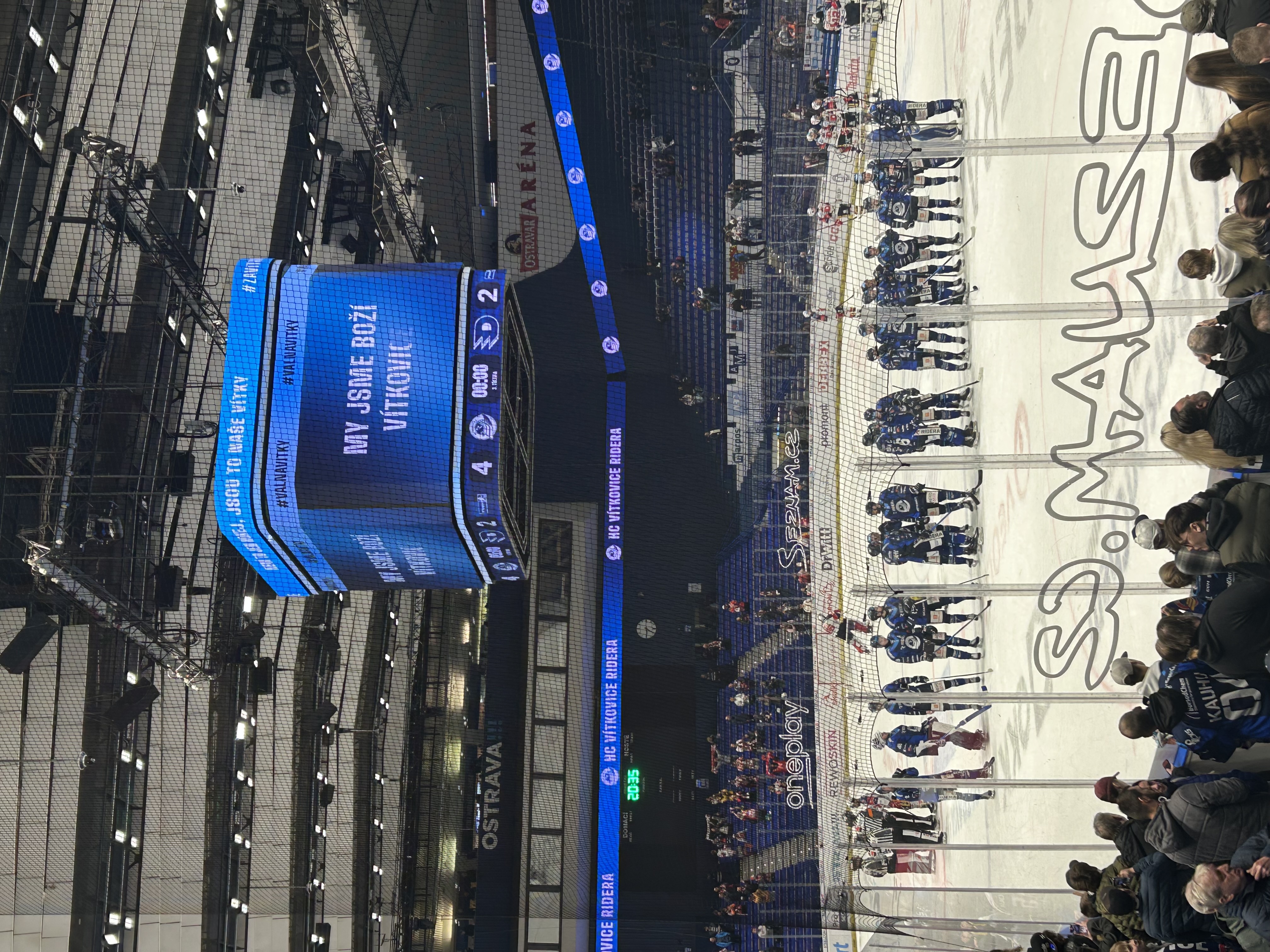 Zákulisí a také hokej v Ostravar aréně